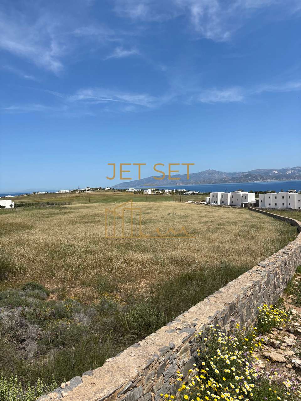 Image 0 of 5