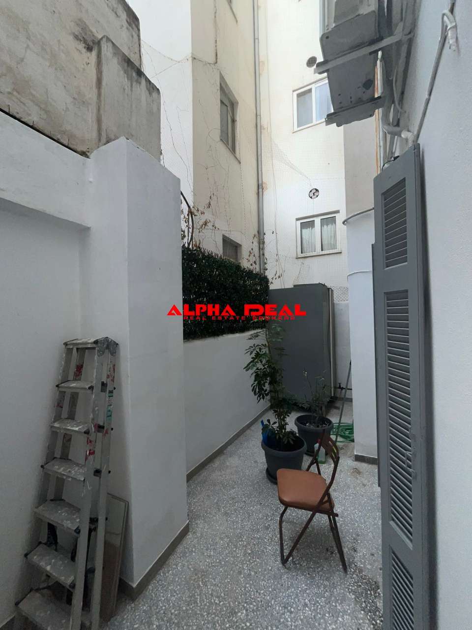 Image 0 of 8