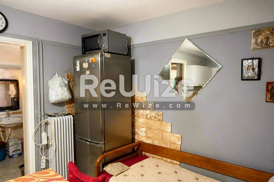 Image 2 of 7