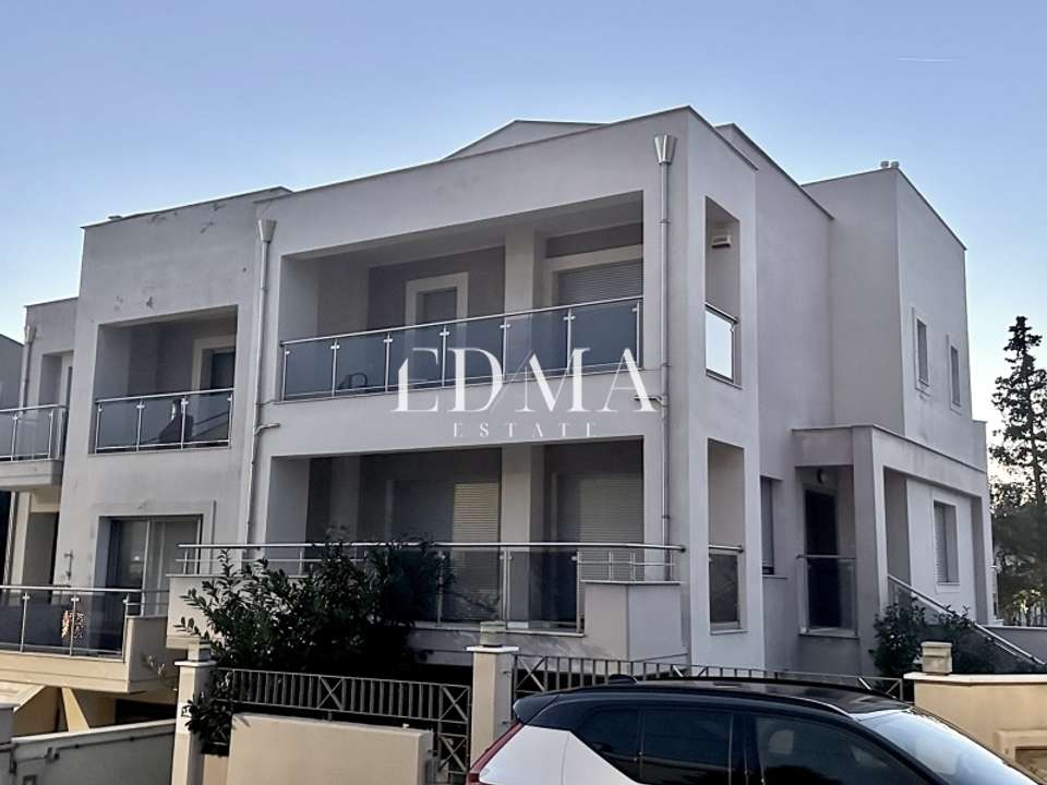 Image 2 of 25