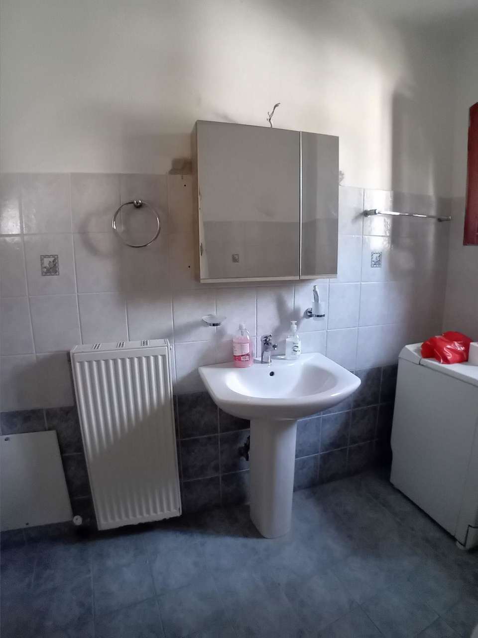 Image 2 of 18