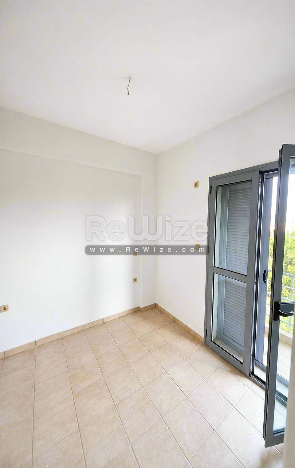 Image 2 of 8