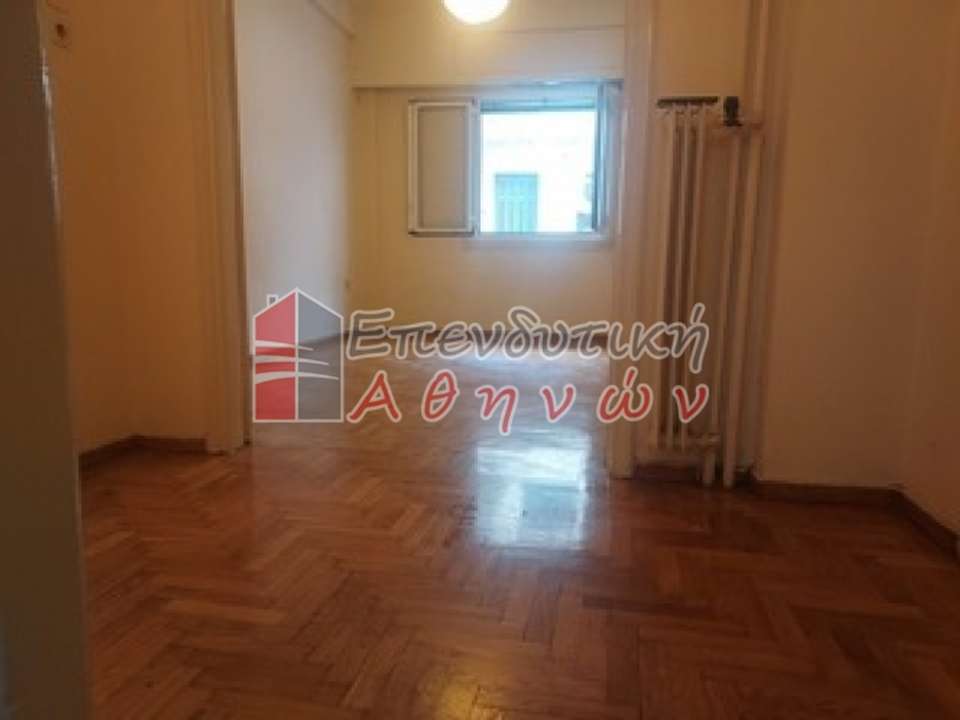 Image 0 of 8