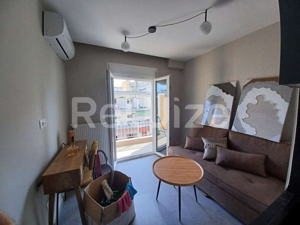 Image 2 of 7