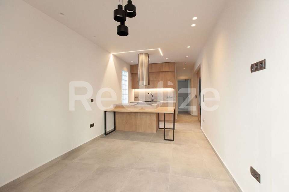 Image 2 of 18