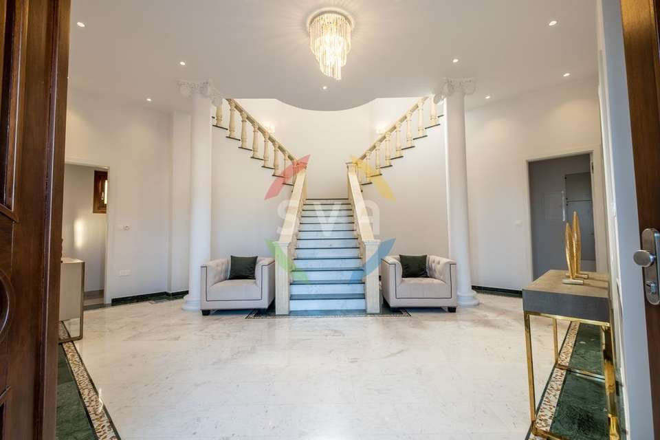 Image 2 of 4