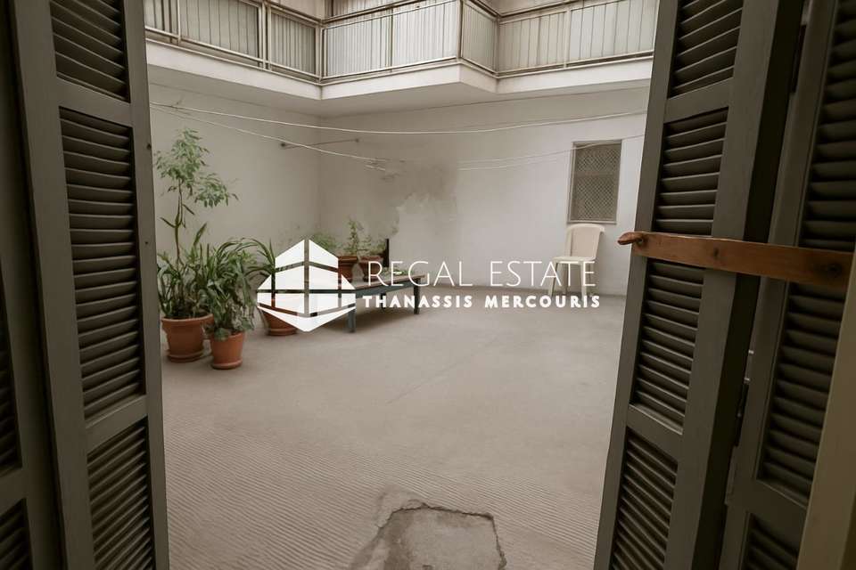 Image 0 of 8