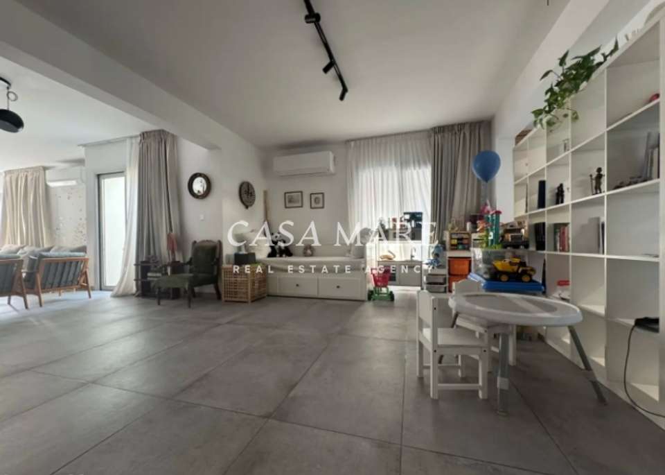 Image 2 of 14