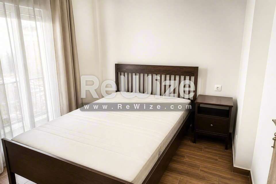 Image 2 of 8