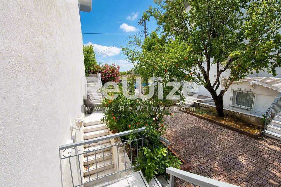 Image 2 of 18