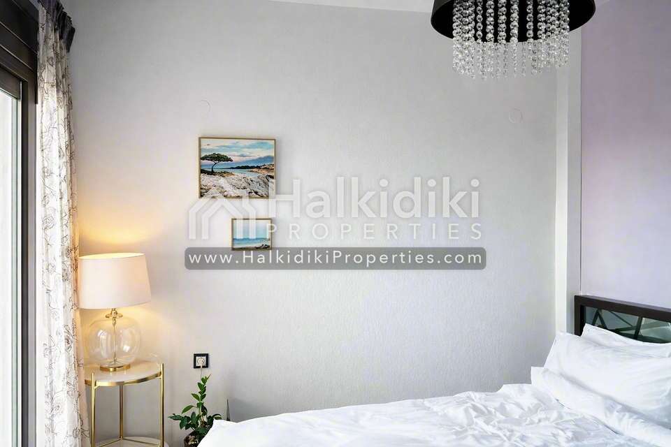 Image 2 of 7