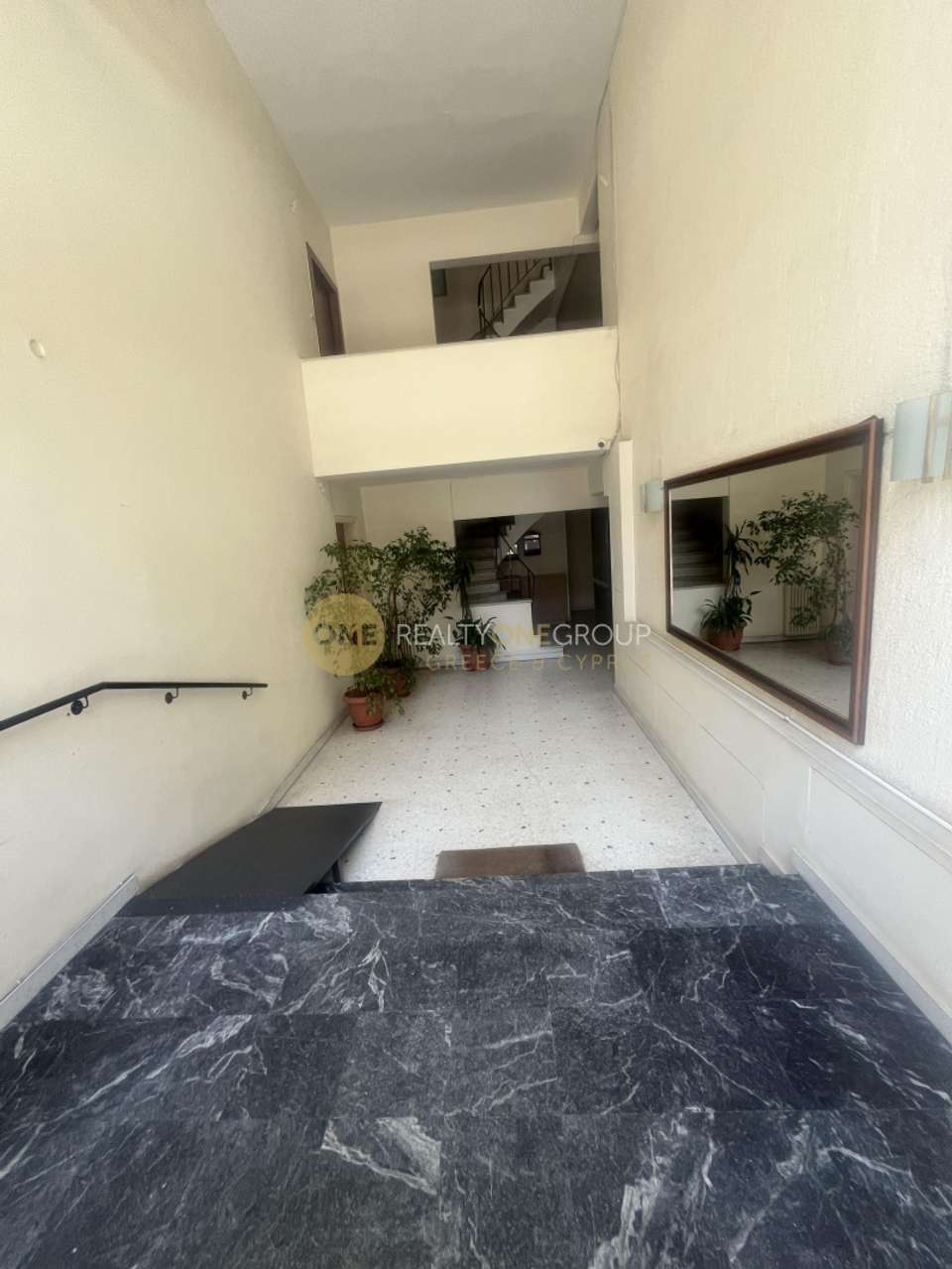 Image 0 of 9