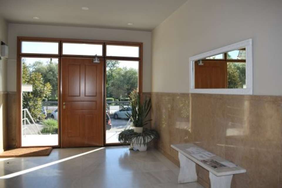 Image 0 of 5
