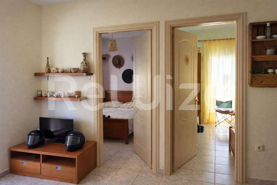 Image 1 of 7