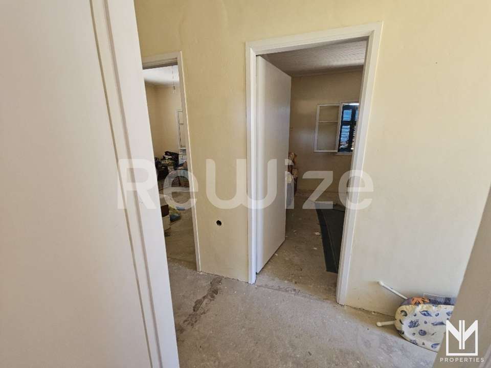 Image 2 of 12