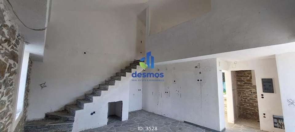 Image 2 of 8
