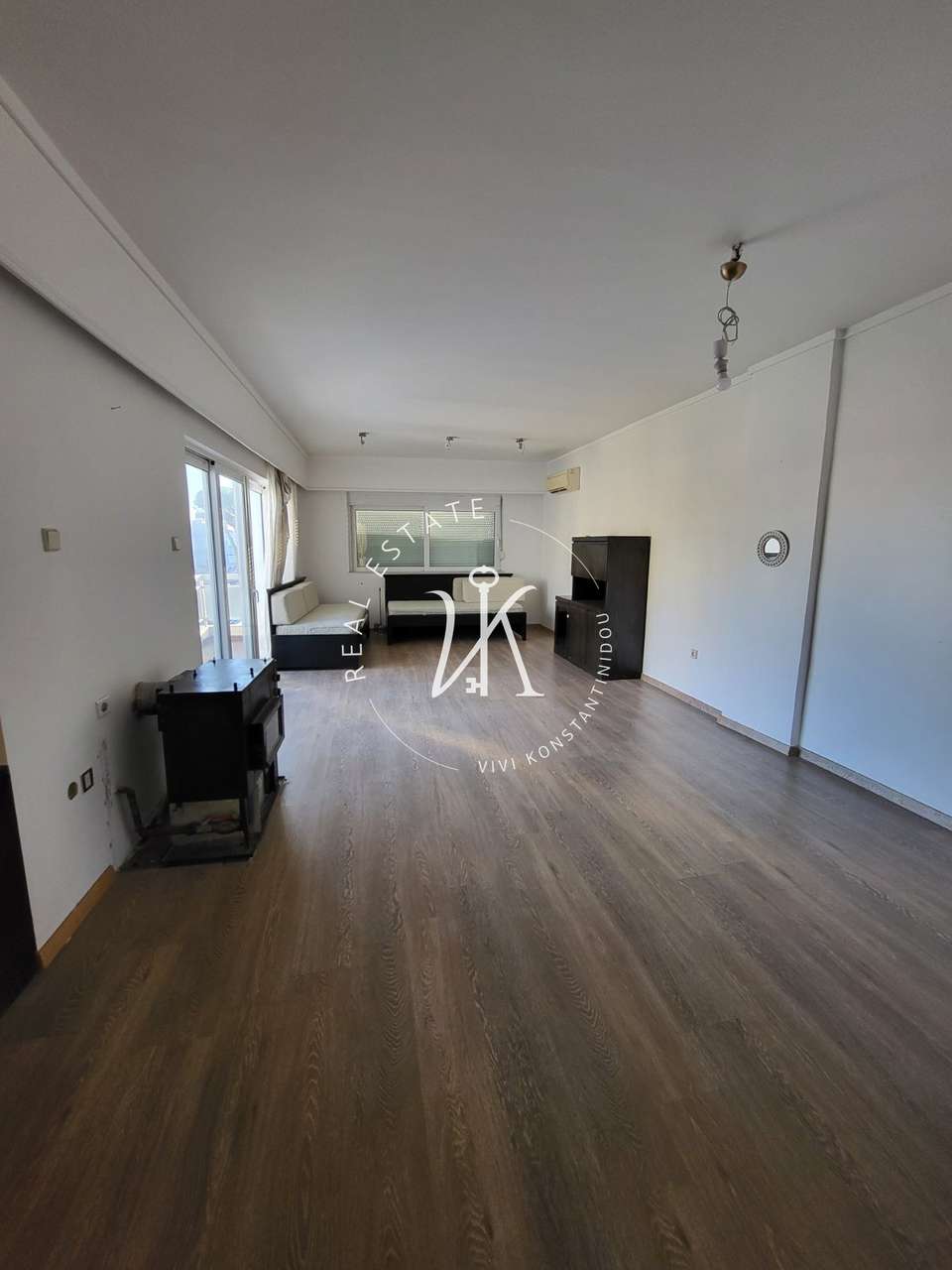 Image 2 of 18