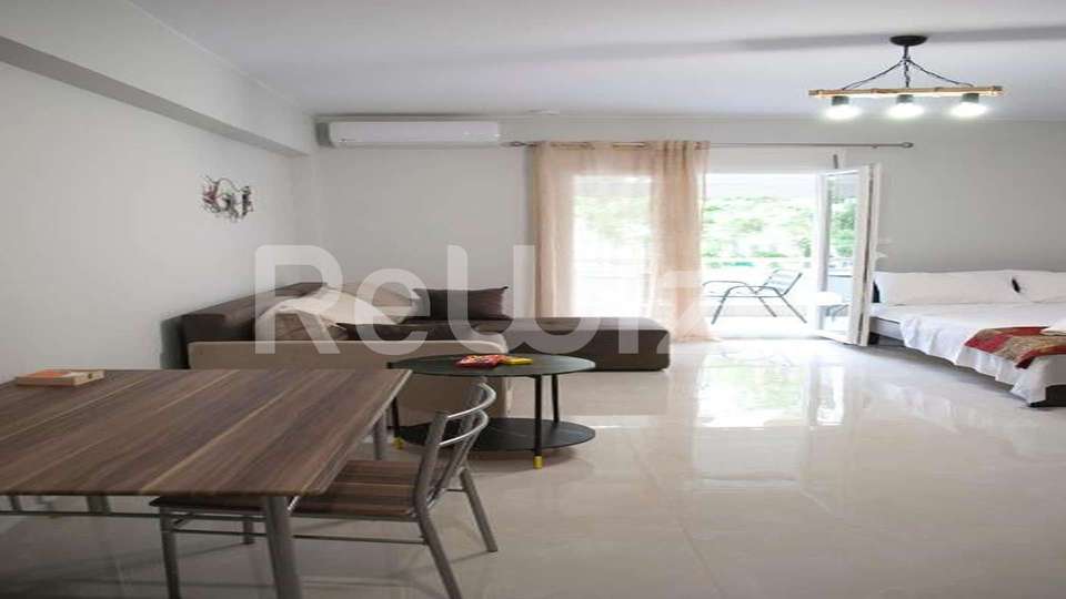 Image 2 of 9