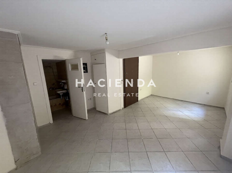 Image 0 of 8