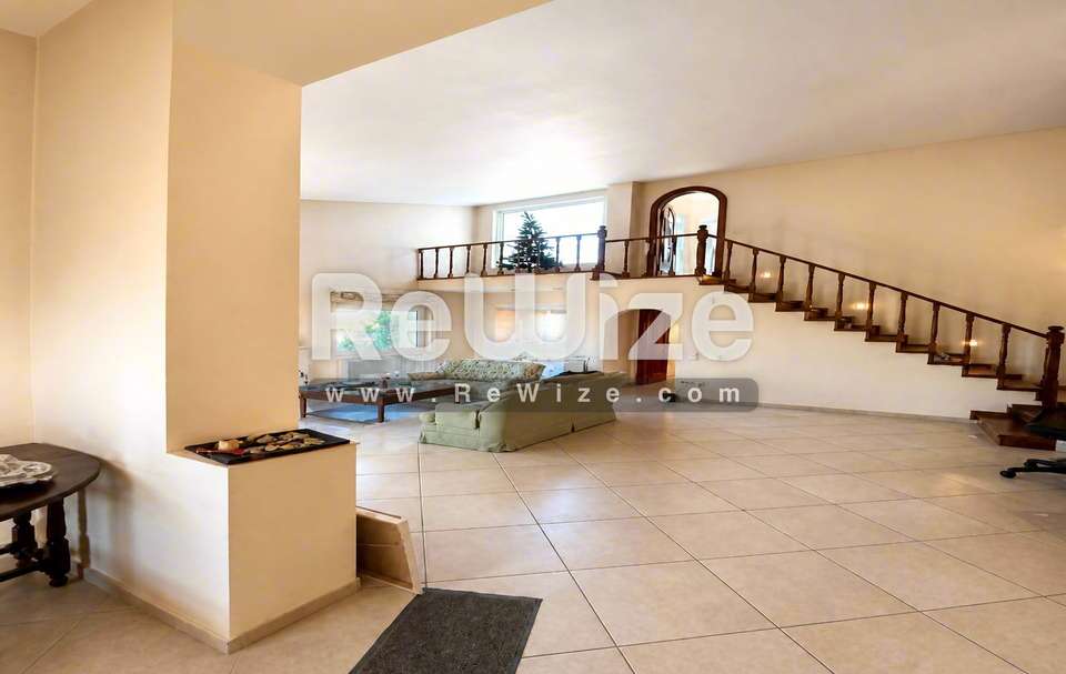Image 2 of 9