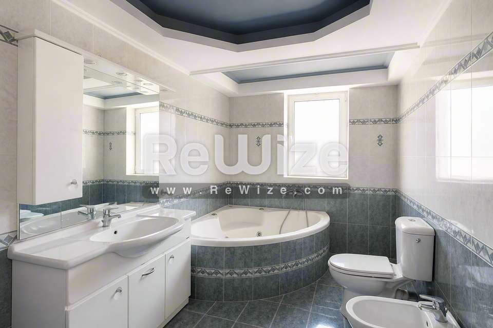 Image 2 of 25