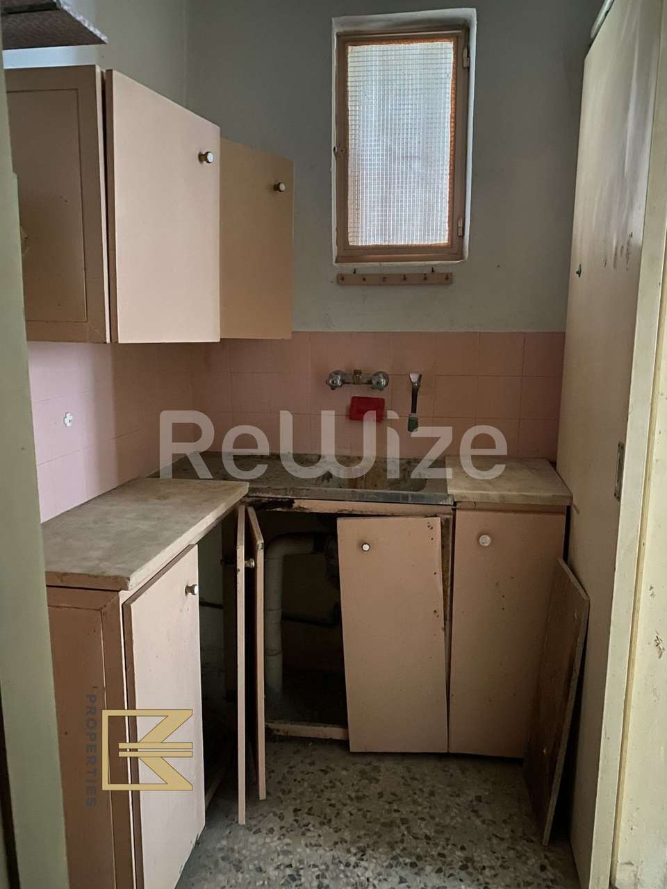 Image 2 of 8