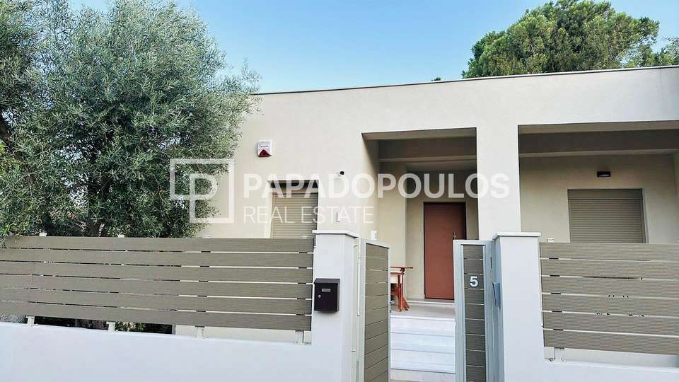 Image 0 of 9