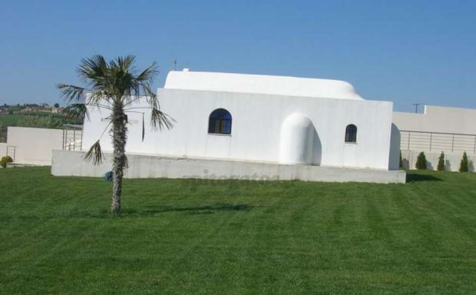 Image 2 of 20