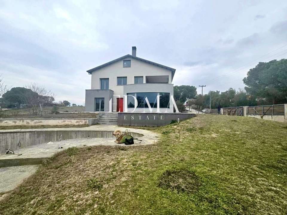 Image 1 of 14