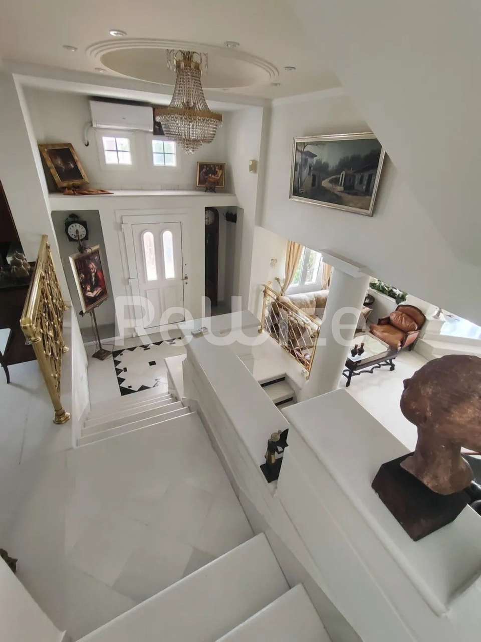 Image 2 of 11