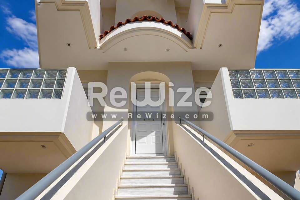 Image 2 of 11