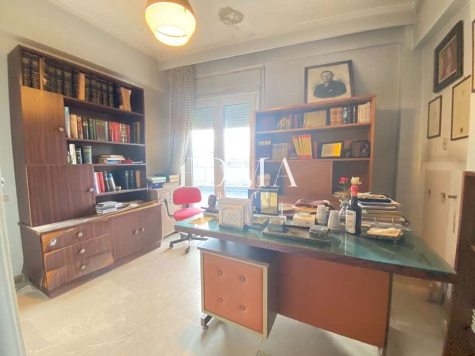 Image 4 of 8