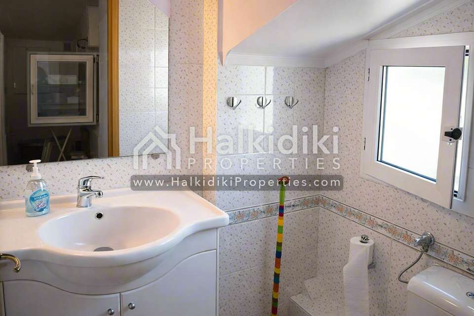 Image 2 of 16