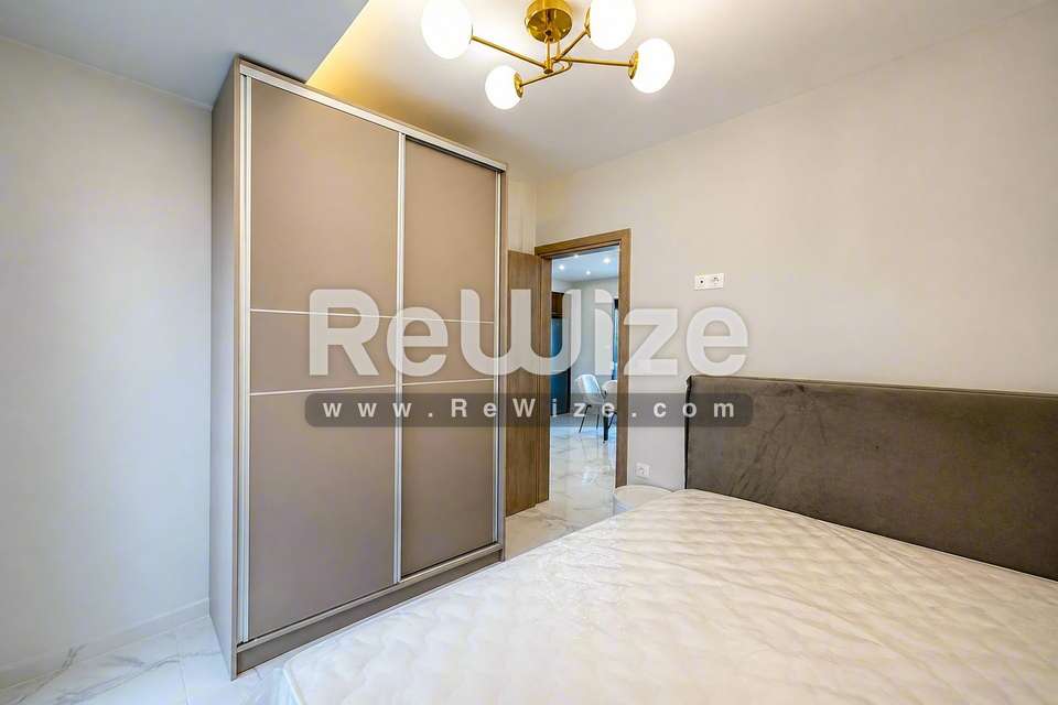 Image 2 of 12