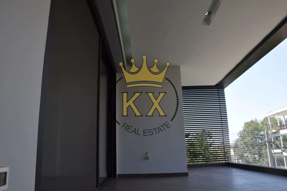 Image 2 of 24