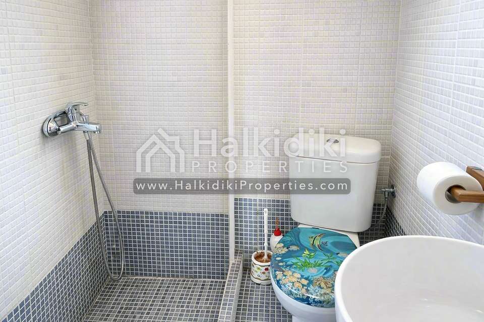Image 2 of 7