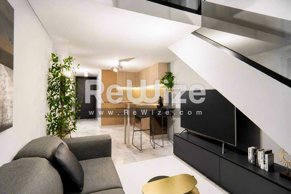 Image 2 of 7