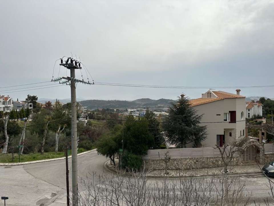 Image 2 of 6