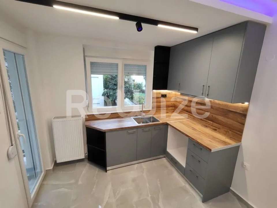 Image 2 of 21