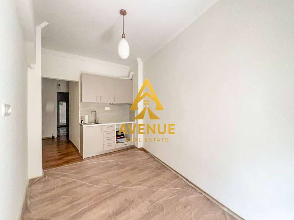 Image 0 of 25