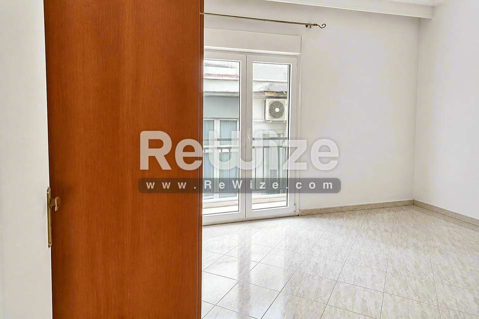 Image 2 of 10