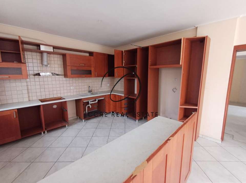 Image 2 of 28