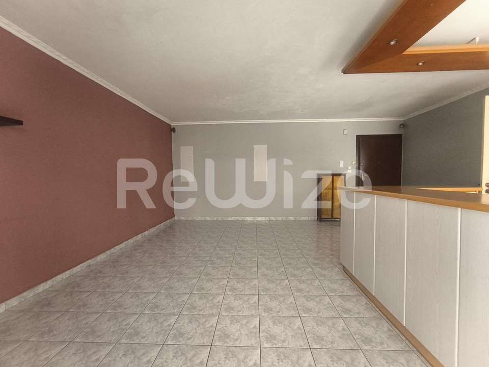 Image 2 of 10