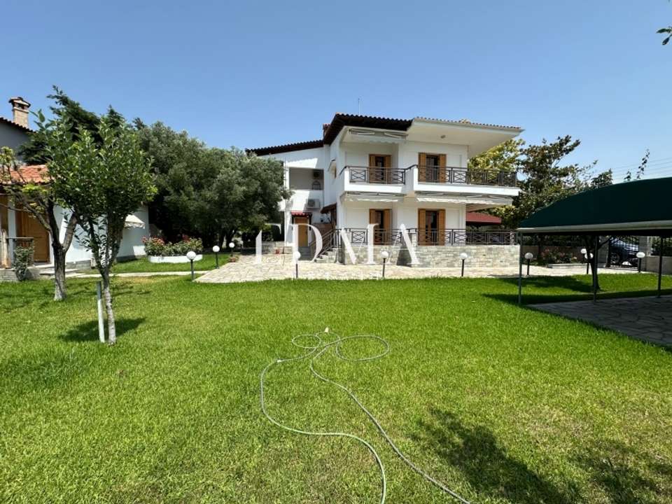 Image 0 of 30