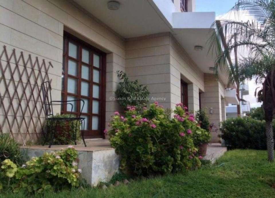 Image 0 of 7
