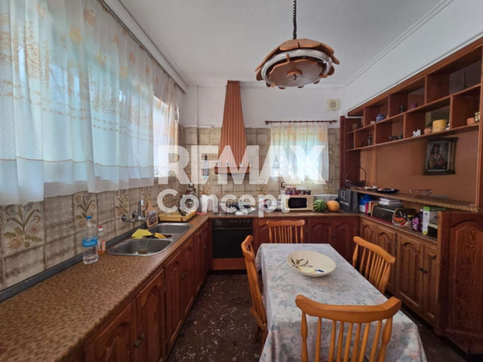 Image 1 of 32
