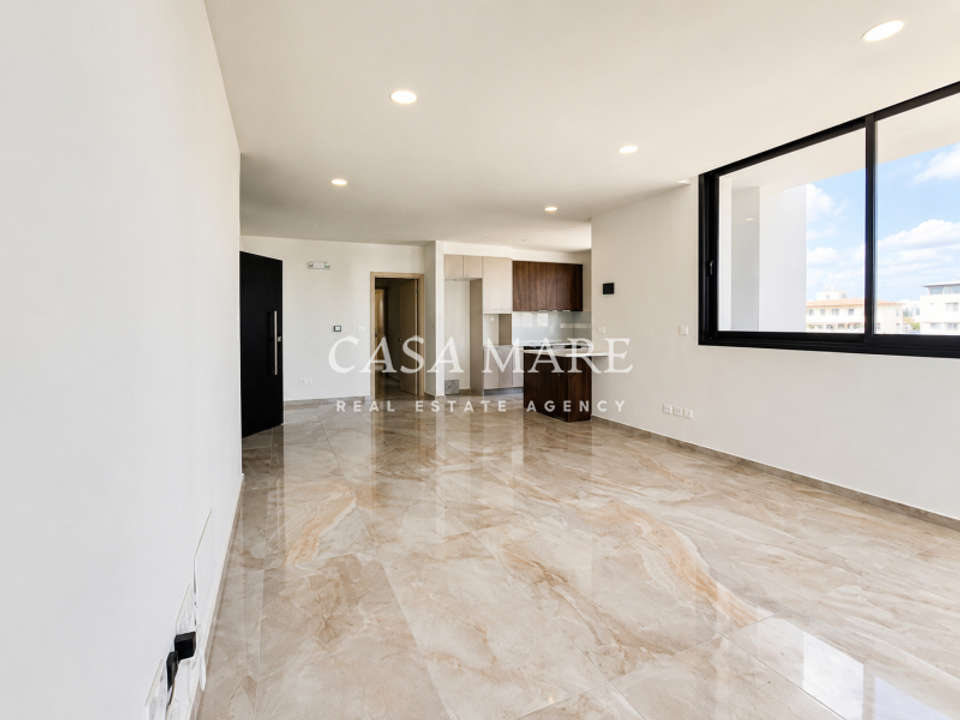 Image 2 of 8