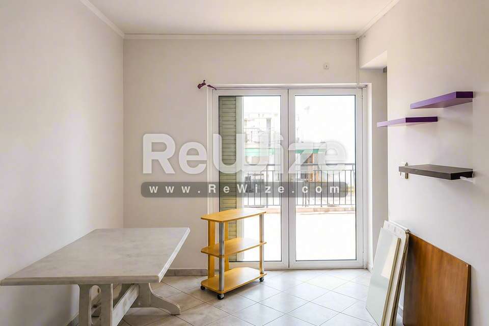 Image 2 of 7