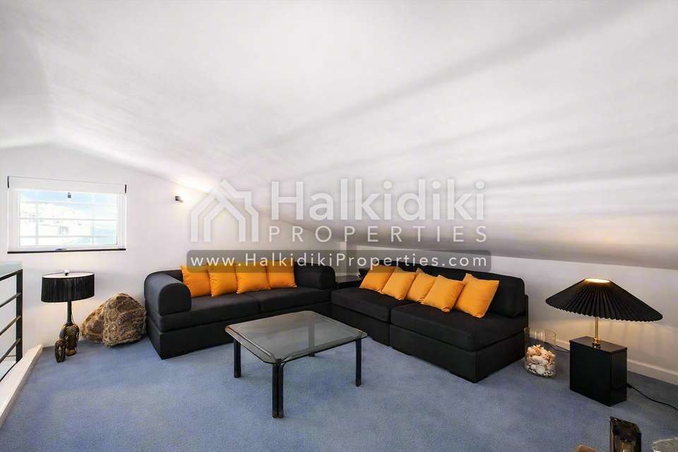 Image 2 of 19