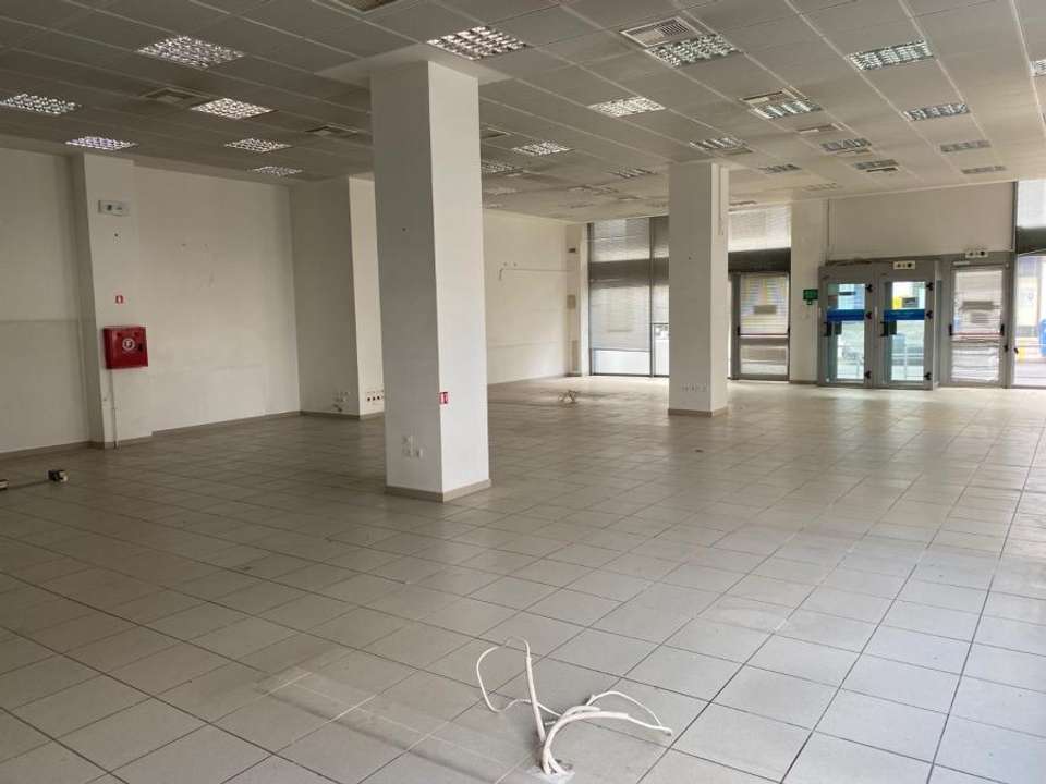 Image 2 of 8